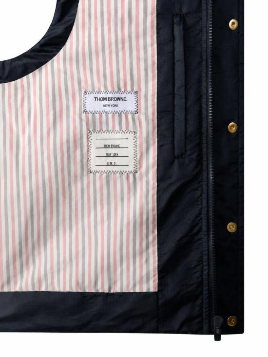 26SS 톰브라운 샤이니 립스탑 라이트웨이트 다운 필 4-바 베스트 MVD036XF1095 415 NAVY - THOM BROWNE