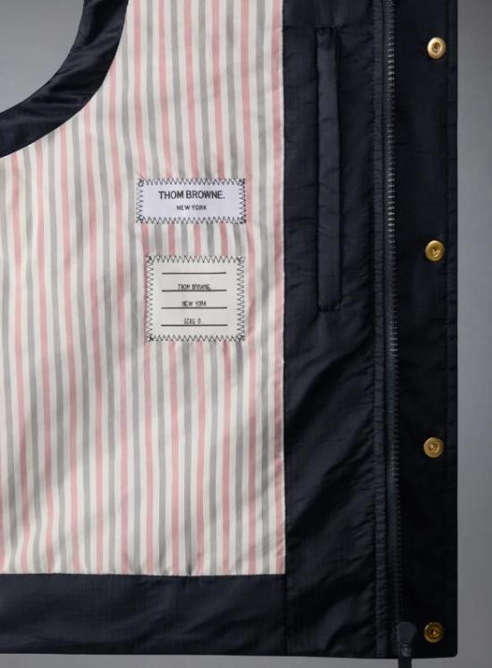 26SS 톰브라운 샤이니 립스탑 라이트웨이트 다운 필 4-바 베스트 MVD036XF1095 415 NAVY - THOM BROWNE