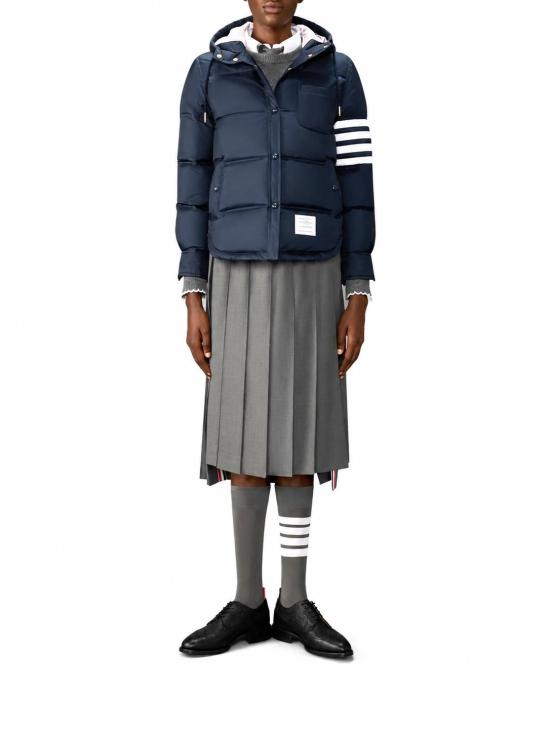 26SS 톰브라운 샤이니 립스탑 라이트웨이트 다운 필 4바 재킷 FBD076XF1095 415 - THOM BROWNE