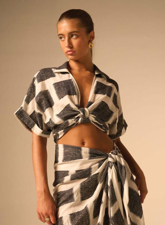  제이비큐 블라우스 JBQ 키아라 탑 블랙 스퀘어 - JBQ