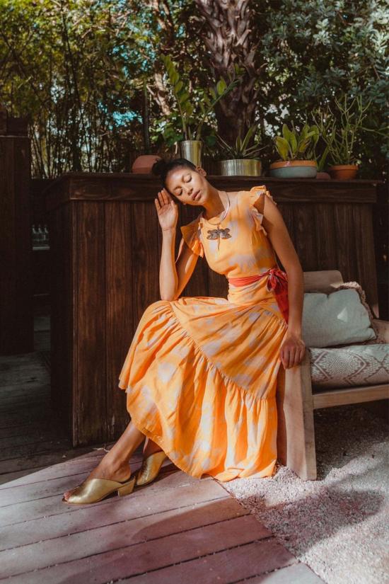  캐롤리나 케이 롱 원피스 캐롤라이나 K 밀라 드레스 사막 동물 골드