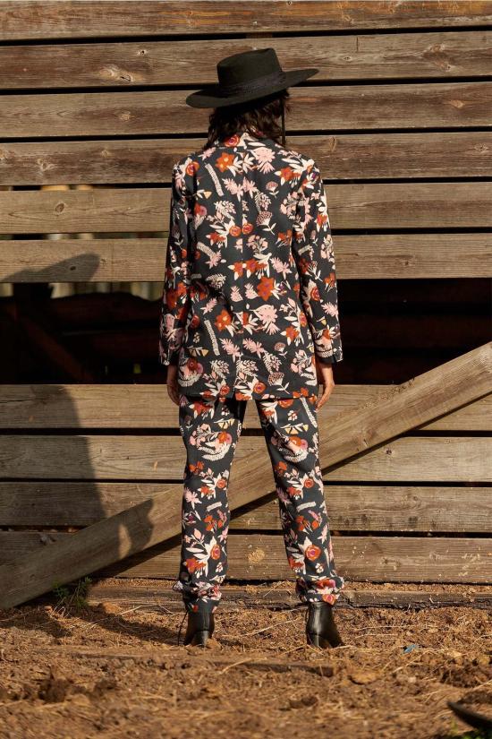  캐롤리나 케이 자켓 캐롤라이나 K 가우초 팬츠 더스티 플로럴 블랙 - CAROLINA K