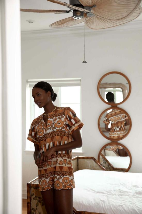  캐롤리나 케이 점프수트 캐롤라이나 K 틸리 롬퍼 롬부스 플라워 브라운 프린트 패턴