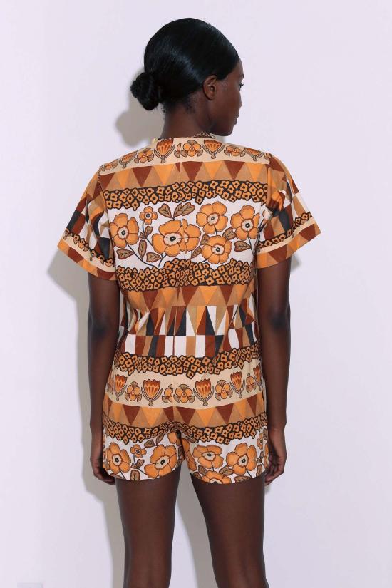  캐롤리나 케이 점프수트 캐롤라이나 K 틸리 롬퍼 롬부스 플라워 브라운 프린트 패턴 - CAROLINA K