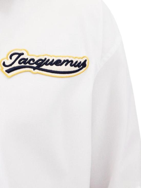 25FW 자크뮈스 긴팔 셔츠 SHM00541AW002911KY VARSITY PATCH WHITE - JACQUEMUS