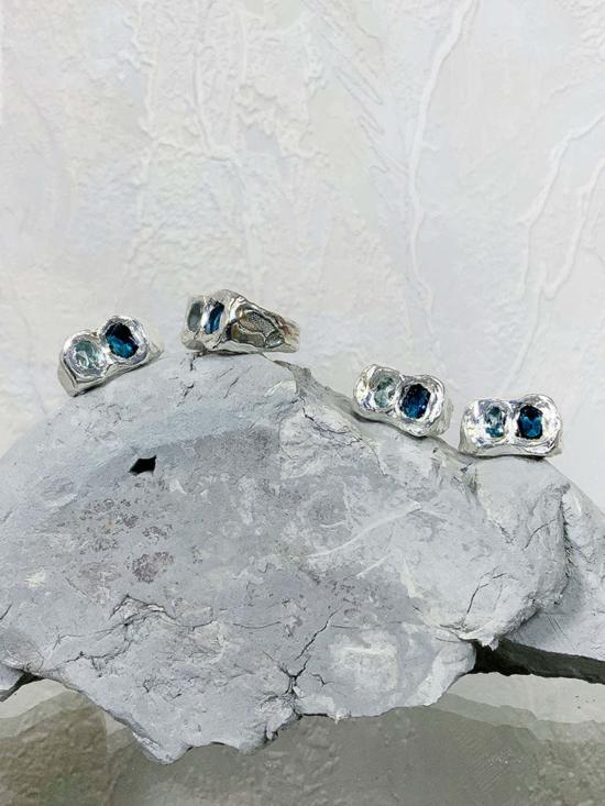  시무에로 반지 부조 링 스털링 실버/블루 토파즈 - SIMUERO