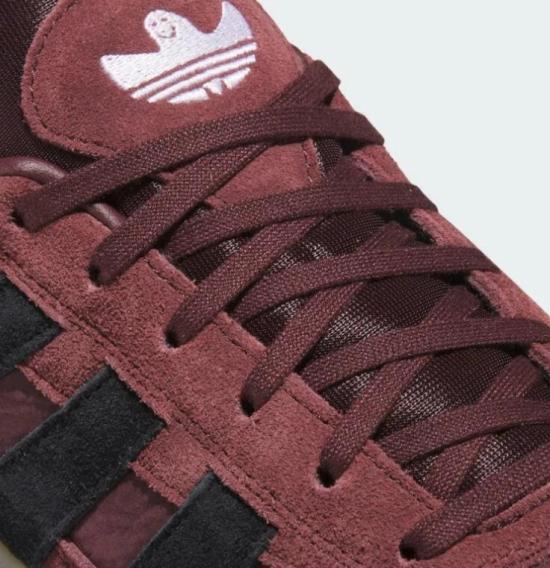  아디다스 스니커즈 JH8136 Aurora Ruby Core Black Gum DOM - ADIDAS