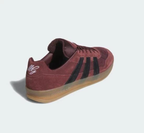  아디다스 스니커즈 JH8136 Aurora Ruby Core Black Gum DOM - ADIDAS
