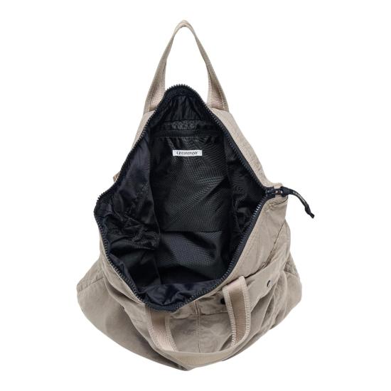 25FW 씨피 컴퍼니 토트백 19CMAC114A005269G356 FALLEN ROCK DOM - C.P. COMPANY