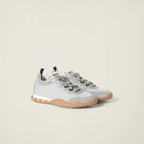 26SS 미우미우 타이어 테크니컬 소재 및 스웨이드 스니커즈 5E417EZJMF0424 F 005 Grey - MIU MIU