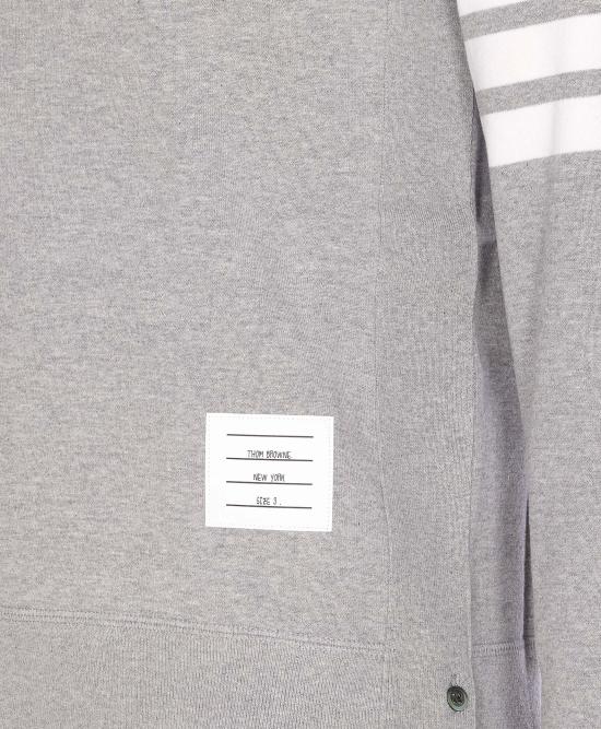 26SS 톰브라운 로고 패치 엔지니어드 4바 스웨트셔츠 MJT021H 00535068 Grey - THOM BROWNE