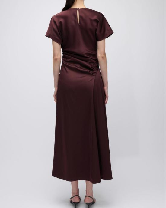  조나단 심카이 미디 원피스 Jonathan Simkhai Marabella 드레이프 새틴 미디 드레스 마호가니 - JONATHAN SIMKHAI