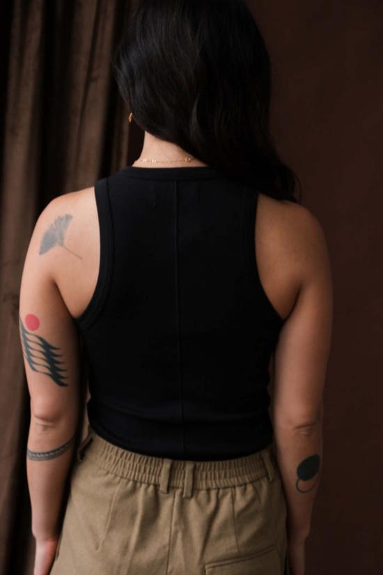  솔드아웃 엔와이씨 민소매 티셔츠 품절.Nyc 기본이 아닌 탱크탑 블랙 - SOLDOUT.NYC