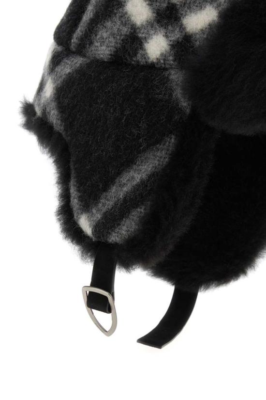 25FW 버버리 이어플랩 캡 8114830 A1189 Multicolor - BURBERRY