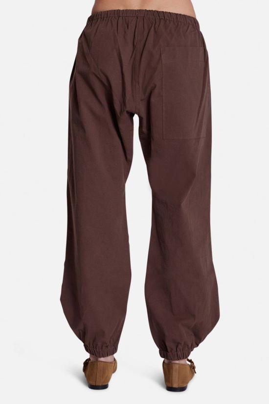  더 타일 클럽 트레이닝/조거 팬츠 타일 클럽 저스틴 코튼 낙하산 바지 초콜릿 - THE TILE CLUB