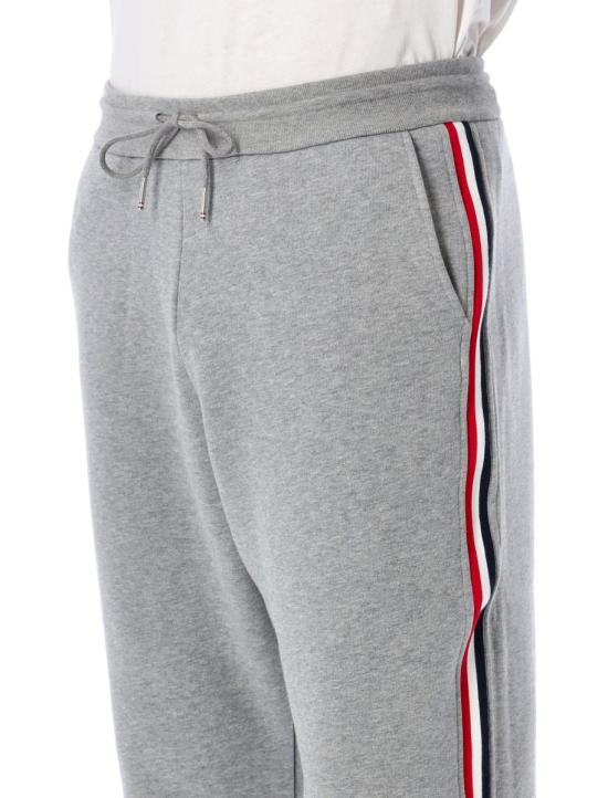 26SS 톰브라운 숏팬츠 26PMJQ066A03377 055 Grey - THOM BROWNE