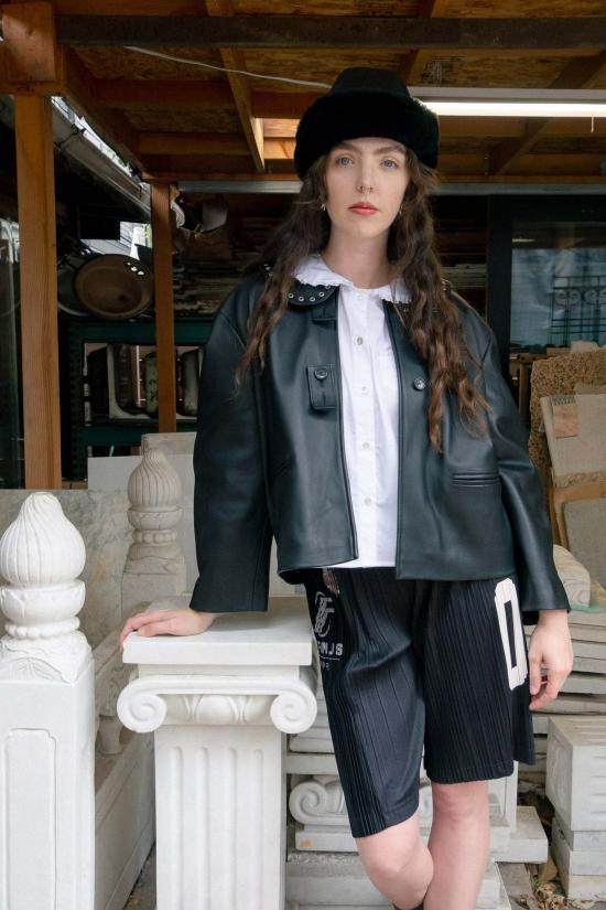  코울리 스튜디오 비니 콜리 스튜디오 가죽 뒷면 스트레이트 헤어 양가죽 캡