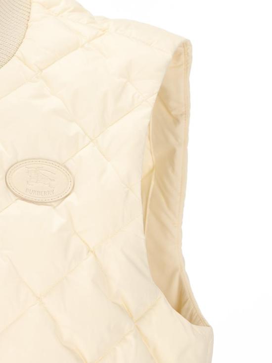 26SS 버버리 베스트 8114172C3997 P26 CERAMIC WHITE - BURBERRY