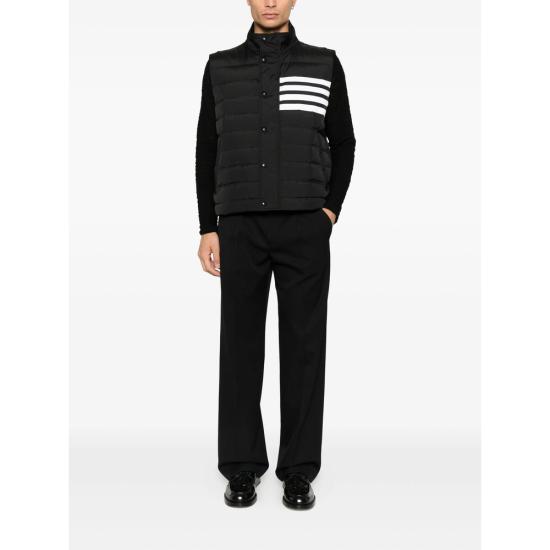26SS 톰브라운 샤이니 립스탑 라이트웨이트 다운 필 4-바 베스트 MVD036XF1095001 BLACK DOM - THOM BROWNE