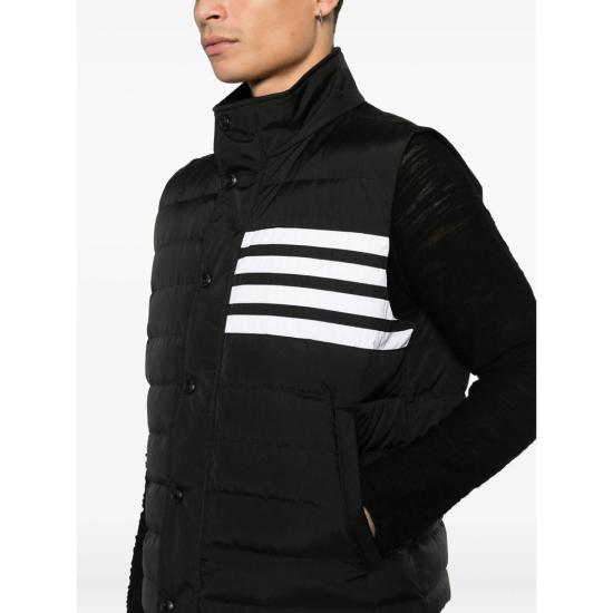 26SS 톰브라운 샤이니 립스탑 라이트웨이트 다운 필 4-바 베스트 MVD036XF1095001 BLACK DOM - THOM BROWNE