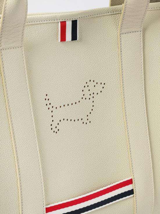 26SS 톰브라운 페블 그레인 헥터 미디엄 툴 토트백 UAG259A00198 250 White - THOM BROWNE