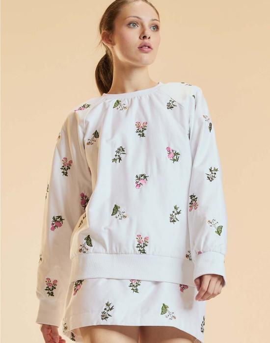  신시아 로리 스웨터 신시아 로울리 부케 자수 풀오버 스웨트셔츠 화이트 - CYNTHIA ROWLEY
