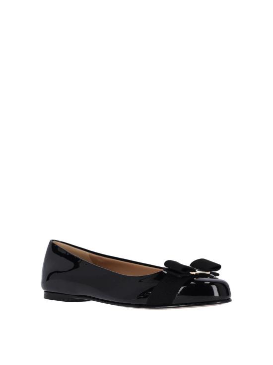 26SS 살바토레 페라가모 플랫 슈즈 782036007 Black - SALVATORE FERRAGAMO