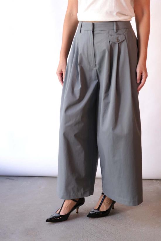  티비 크롭 팬츠 바이오 트윌 트리플 플리츠  그레이 - TIBI