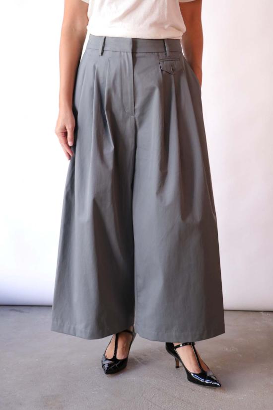  티비 크롭 팬츠 바이오 트윌 트리플 플리츠  그레이