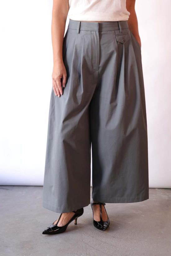  티비 크롭 팬츠 바이오 트윌 트리플 플리츠  그레이 - TIBI