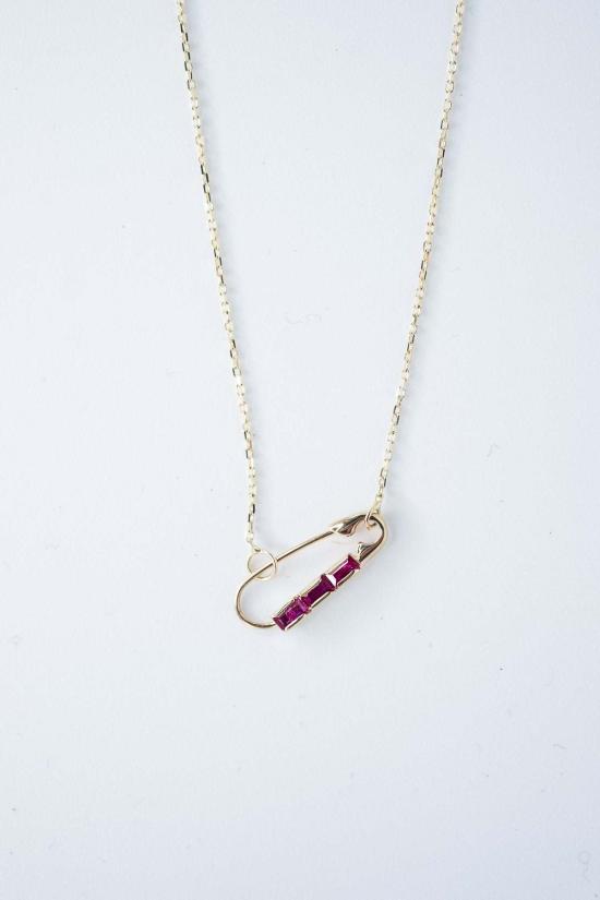  로렌 스튜어트 목걸이/팬던트 바게트 안전핀 목걸이 (14k 골드 & 루비) - LOREN STEWART