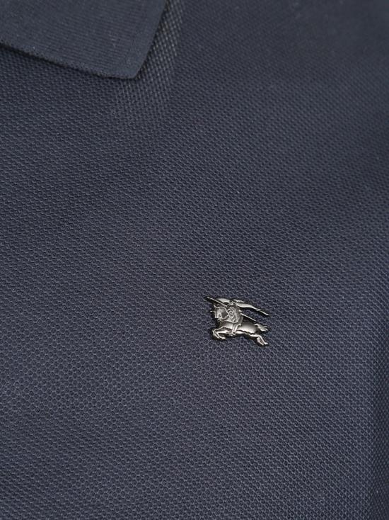 25FW 버버리 메탈 EKD 코튼 폴로 셔츠 8116182 A1222 Blue - BURBERRY