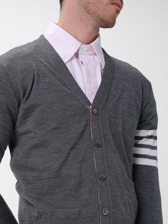 26SS 톰브라운 4바 서스테이너블 파인 메리노 울 클래식 가디건 MKC002AY1014 038 Grey - THOM BROWNE