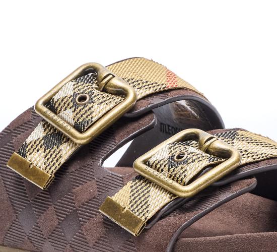 26SS 버버리 더블 버클 체크 샌들 8118613 C1170 Brown - BURBERRY