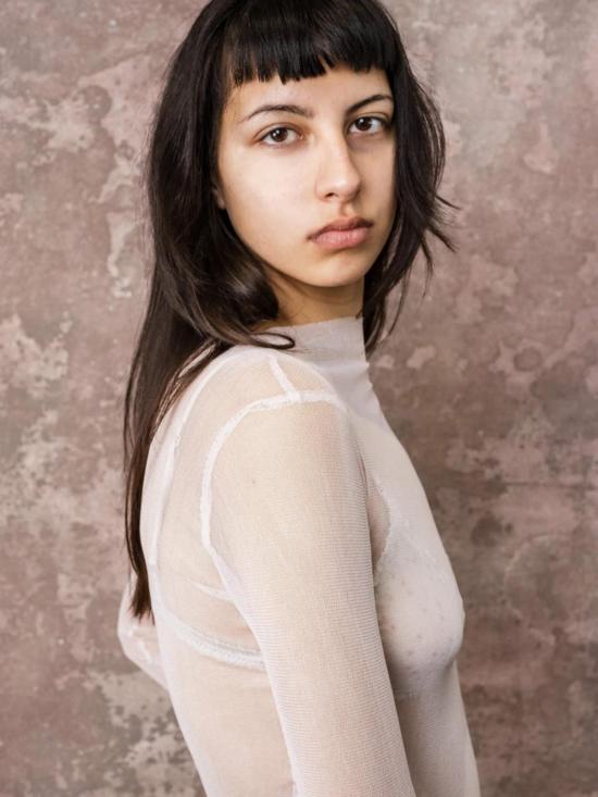  Sula Clothing LTD. 반팔 티셔츠 술라 클로딩(Sula Clothing Ltd.) 슬래시넥 실크 튤 티셔츠 - OTHER BRANDS