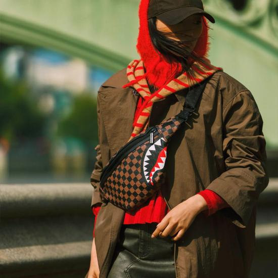 26SS 스프레이그라운드 크로스백 910B8240NSZ BROWN - SPRAYGROUND