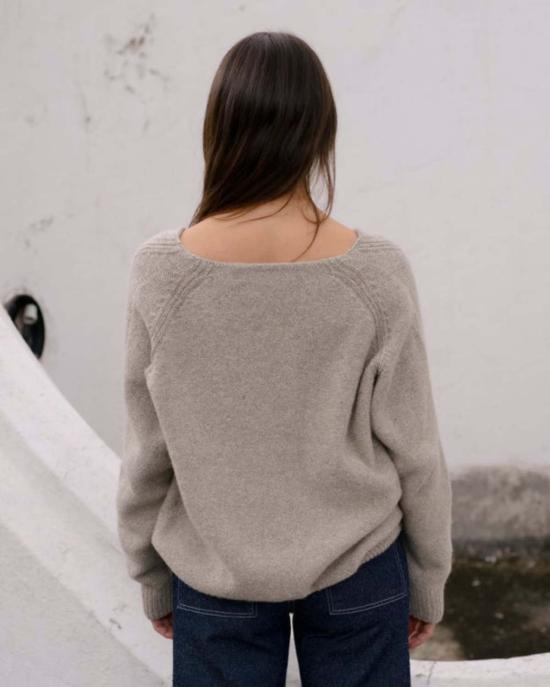  베이스레인지 스웨터 소어 V넥 - BASERANGE