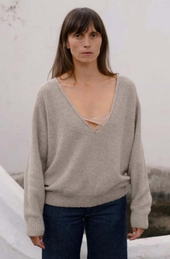  베이스레인지 스웨터 소어 V넥