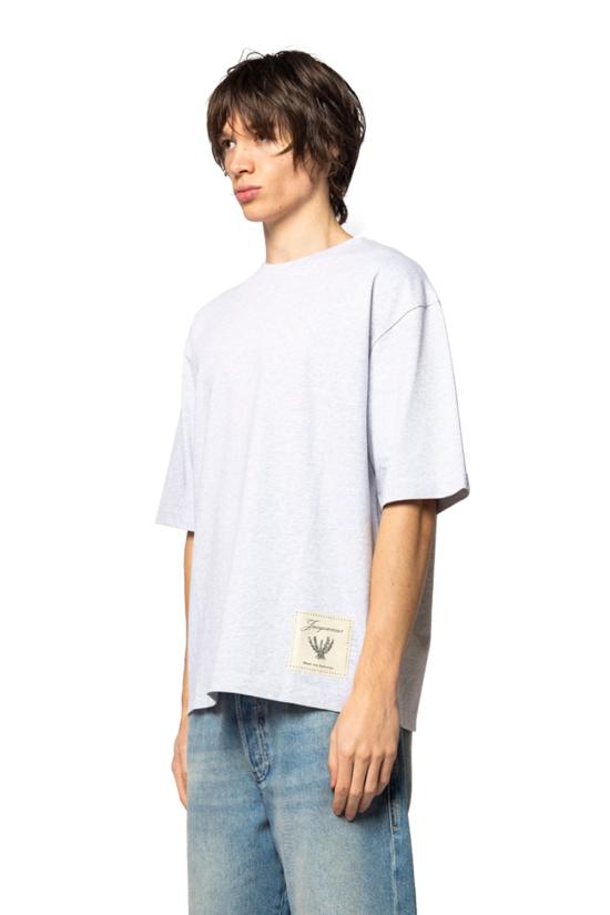 26SS 자크뮈스 반팔 티셔츠 26ETSM00624AJ00045 9CI - JACQUEMUS