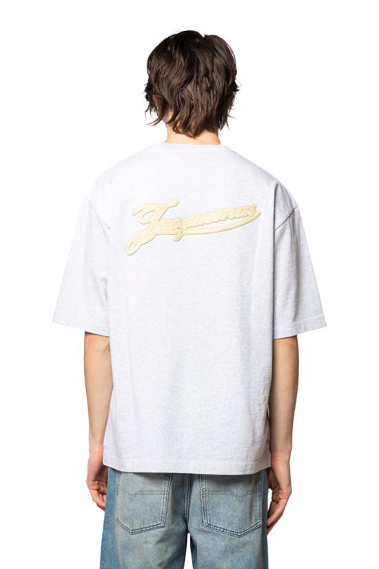 26SS 자크뮈스 반팔 티셔츠 26ETSM00624AJ00045 9CI - JACQUEMUS