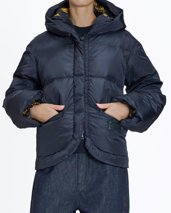 25FW 베르사체 패딩 79HAUD02 CQ002 899 NERO MULTI - VERSACE