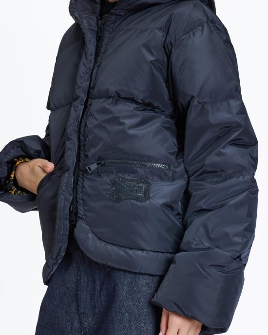 25FW 베르사체 패딩 79HAUD02 CQ002 899 NERO MULTI - VERSACE