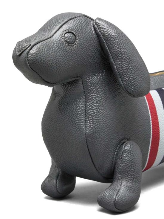 26SS 톰브라운 페블 그레인 헥터 바게트 FAP513A00198 DARK GREY 025 - THOM BROWNE