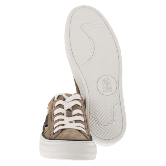 26SS 브루넬로 쿠치넬리 샤이니 탭 스웨이드 스니커즈 MZSFG3221 LIGHT BROWN - BRUNELLO CUCINELLI