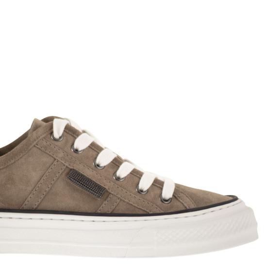 26SS 브루넬로 쿠치넬리 샤이니 탭 스웨이드 스니커즈 MZSFG3221 LIGHT BROWN - BRUNELLO CUCINELLI