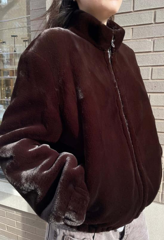  더 엔케이씨 스토어 봄버 자켓 NKC 스토어 초콜릿색 인조 모피 봄버 재킷 - The NKC Store