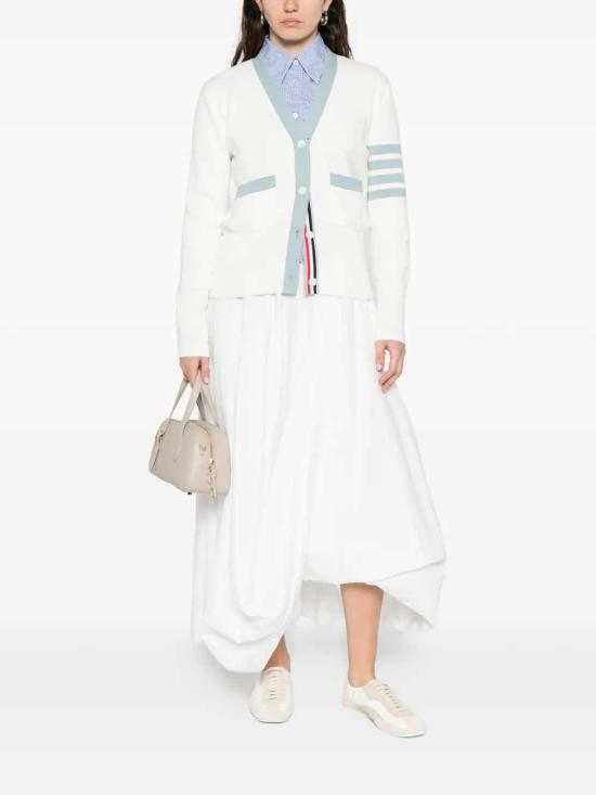 26SS 톰브라운 클래식 밀라노 울 4바 브이넥 FKC207B00219 WHITE117 - THOM BROWNE