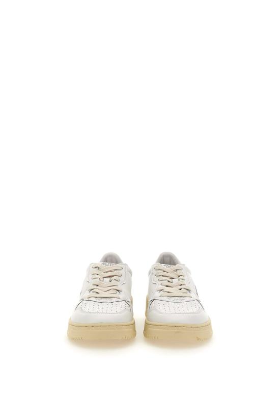 26SS 오트리 메달리스트 로우 스니커즈 AULM LL15 White - AUTRY