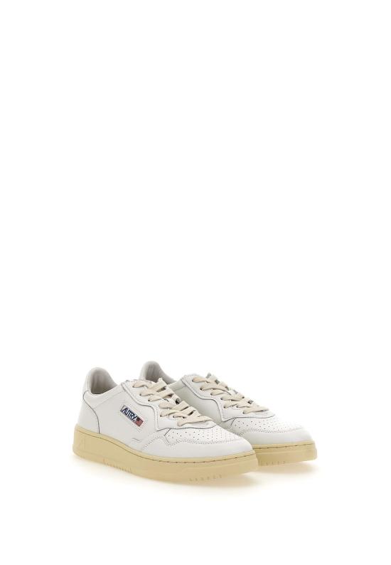 26SS 오트리 메달리스트 로우 스니커즈 AULM LL15 White - AUTRY