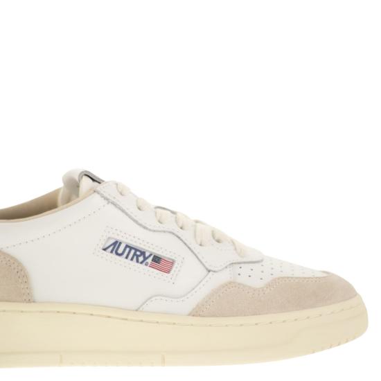 26SS 오트리 메달리스트 로우 레더 스니커즈 AULW WHITE LIGHT BLUE - AUTRY